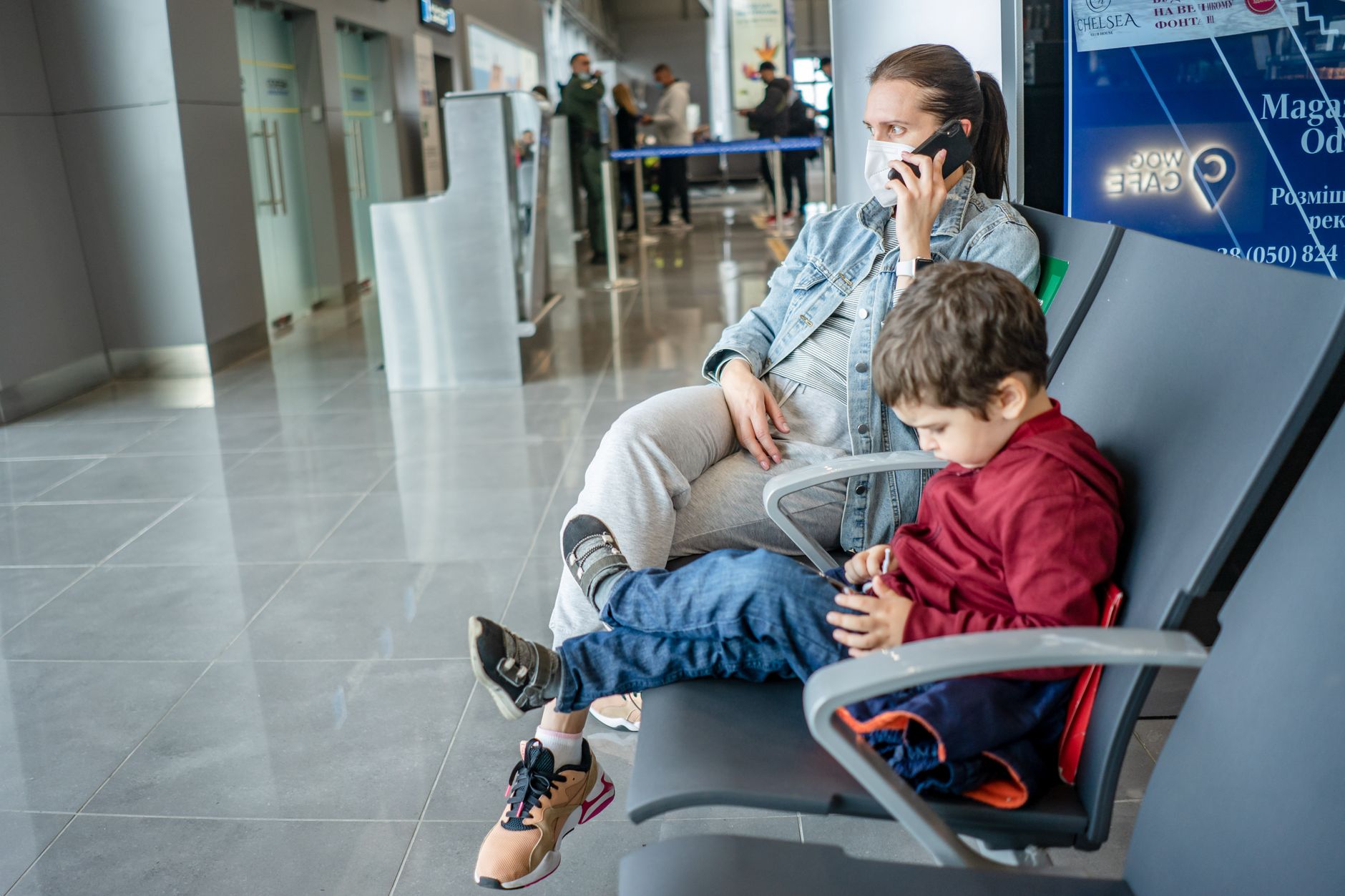 parent child airport gate